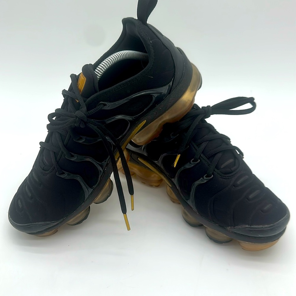 Nike Air VaporMax Plus Black Metallic Gold Running Shoes Mens Sz 10 CW7299-001